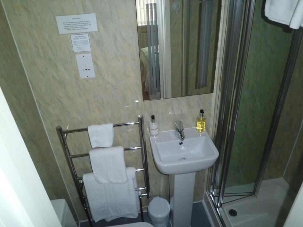 Fair Winds Guest House Бриксем Номер фото