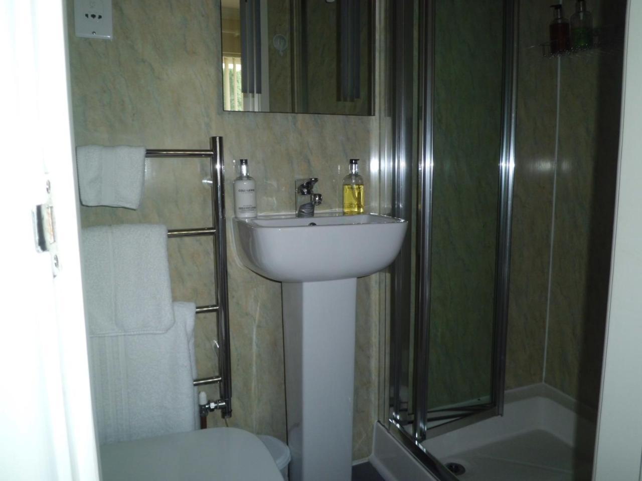 Fair Winds Guest House Бриксем Экстерьер фото